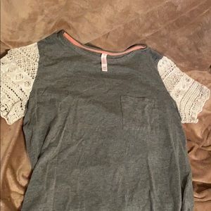 Grey pocket tee with crochet sleeves